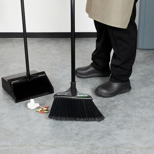 Restaurantware 4 in Black Plastic Profesional Wide Angled Broom Head - Image 5