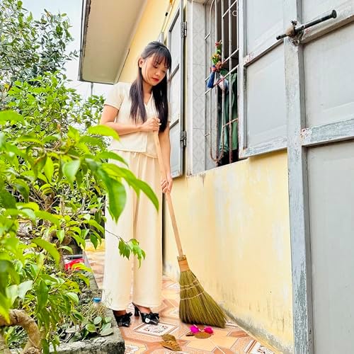 Vietnamese Straw Soft Broom for Cleaning - Image 5